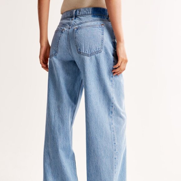 Abercombie & Fitch Ultra Loose Low Rise Jeans Light Blue Wash 10 / 30" Long - Picture 2 of 7